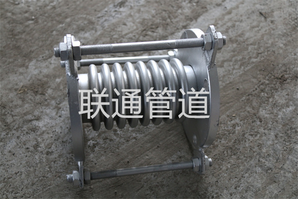 膨胀补偿器